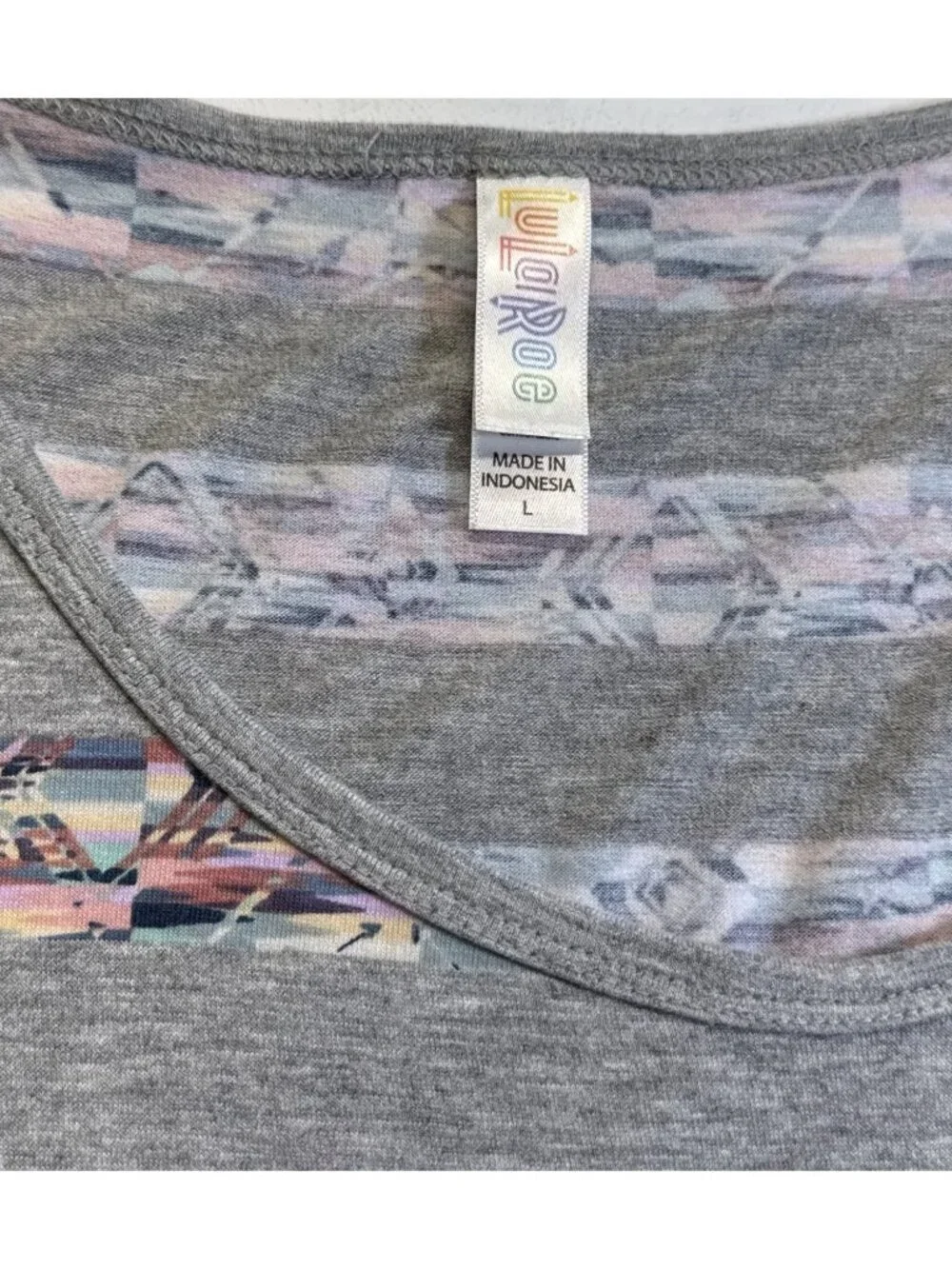 LuLaRoe Womens Scoopneck Tee Shirt~Size L~Grey Aztec Print Short Sleeve L16 08 - Picture 8 of 9